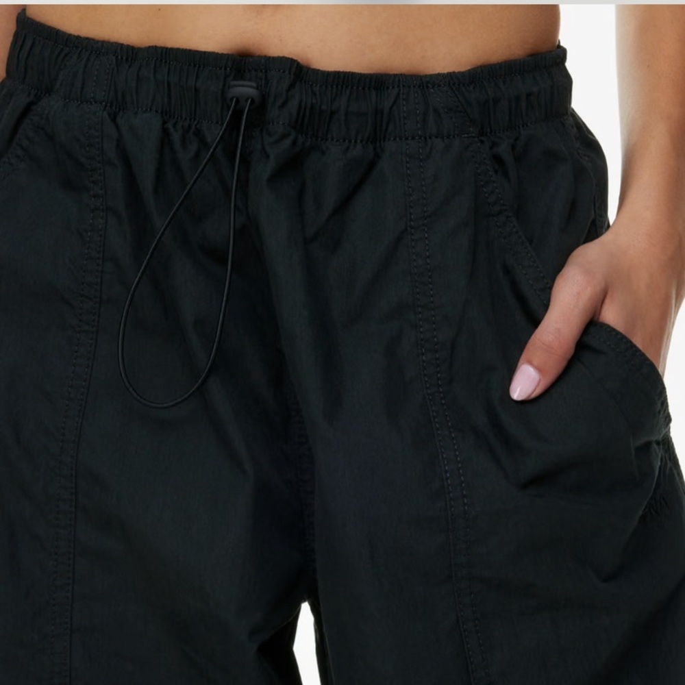 NWT Aritzia Black TNA parachute pants size large